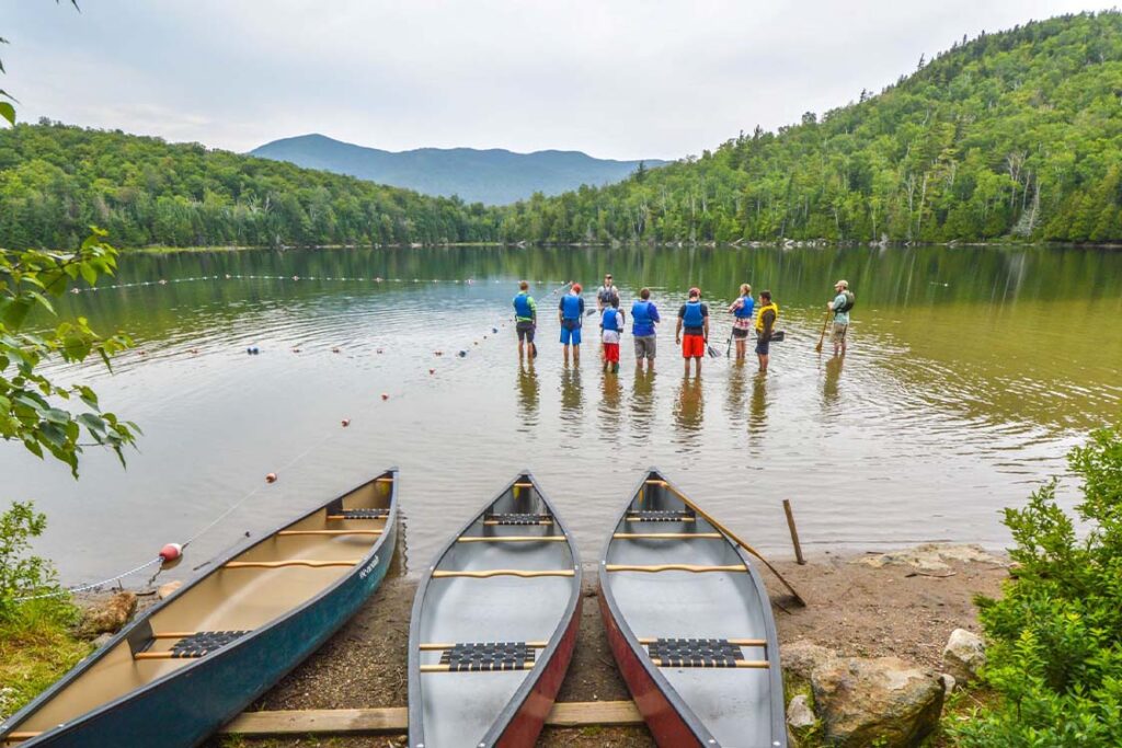 teens preparing to canoe