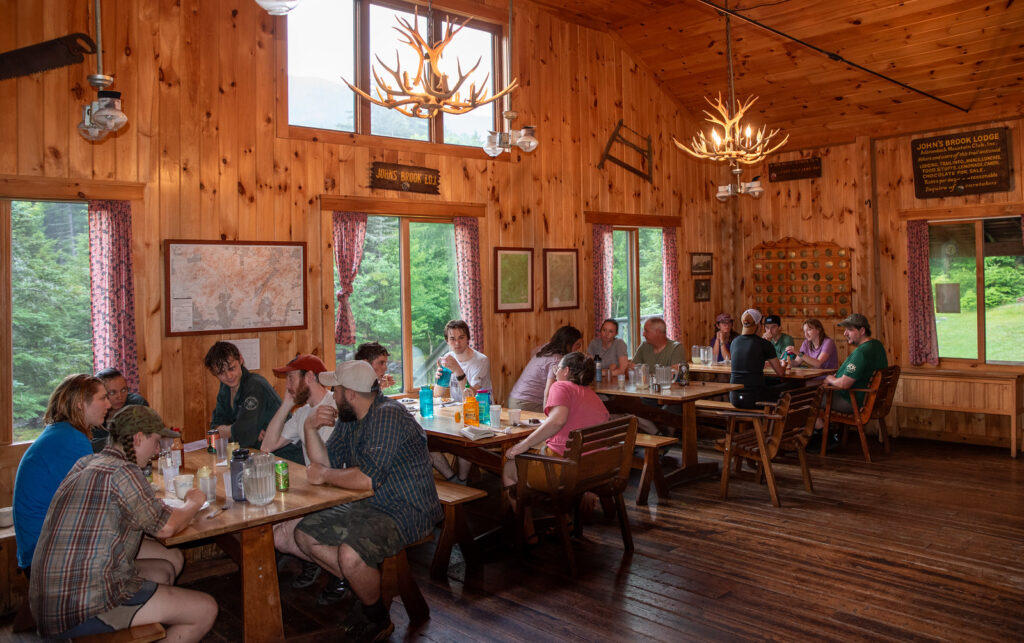 full dinner tables at johns brook lodge