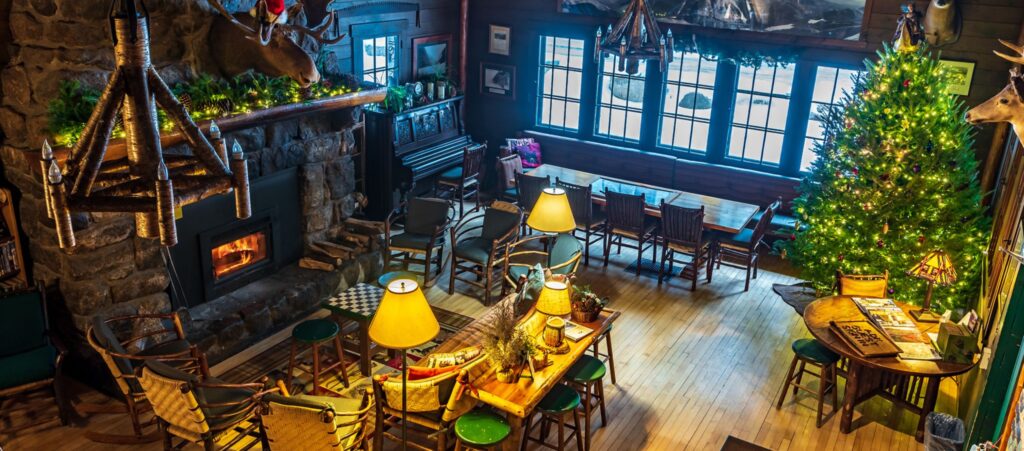 great room of the Adirondak Loj